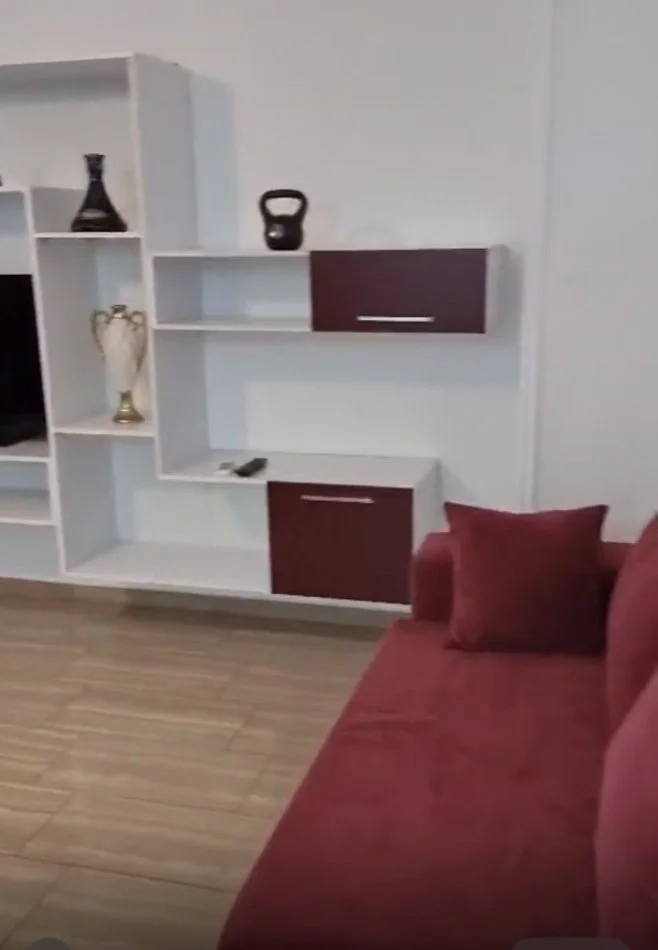 Tirane, jap me qera apartament 3+1 Kati 4, 120 m² 800 € 