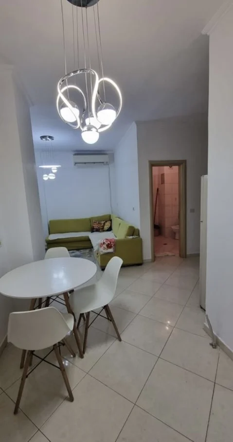 Tirane, jepet me qera apartament 2+1 Kati 2, 75 m² 600 € (prane Universitetit te Shkencave te Natyres)