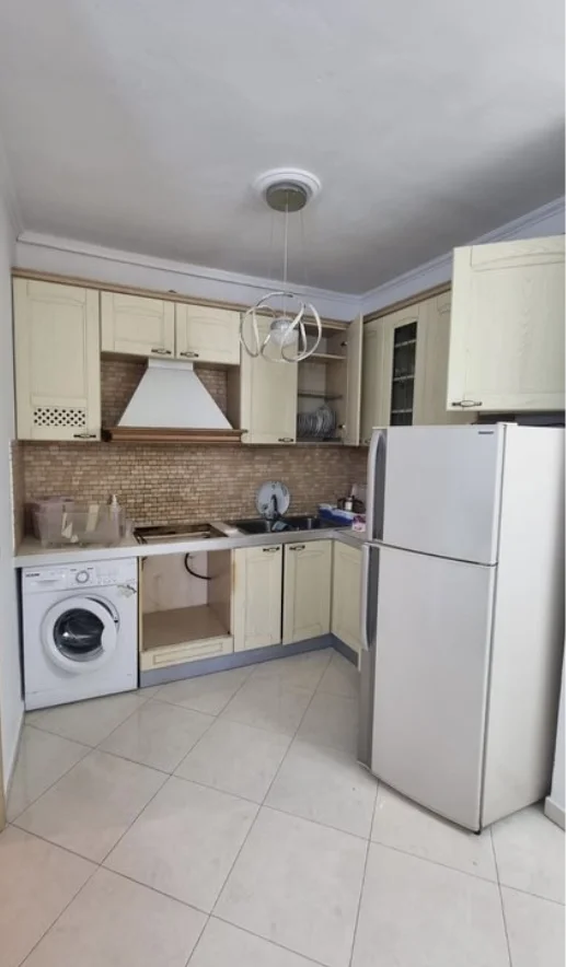 Tirane, jepet me qera apartament 2+1 Kati 2, 75 m² 600 € (prane Universitetit te Shkencave te Natyres)