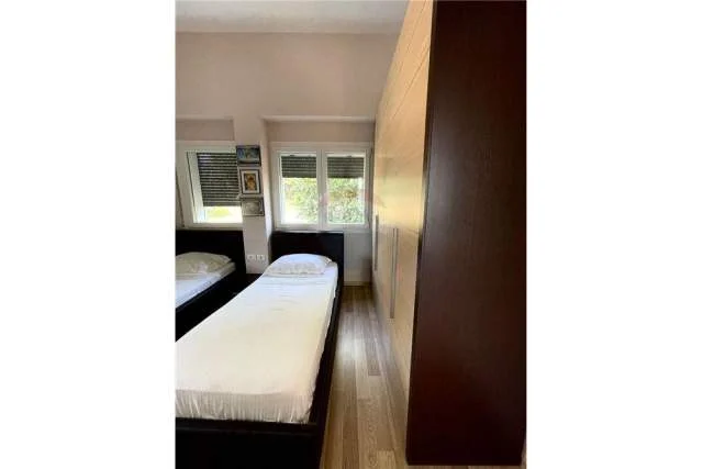 Tirane, jepet me qera apartament 2+1+BLK Kati 0, 130 m² 1.400 Euro (Long Hill Residence)