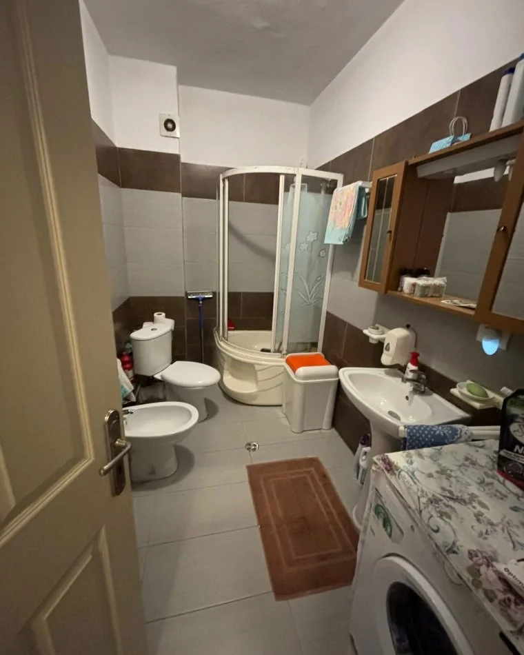 Tirane, shitet apartament 2+1 Kati 8, 130 m² 