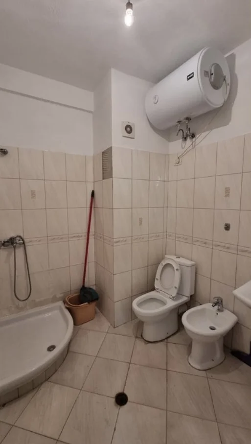 Tirane, jepet me qera apartament 2+1 Kati 2, 75 m² 600 € (prane Universitetit te Shkencave te Natyres)