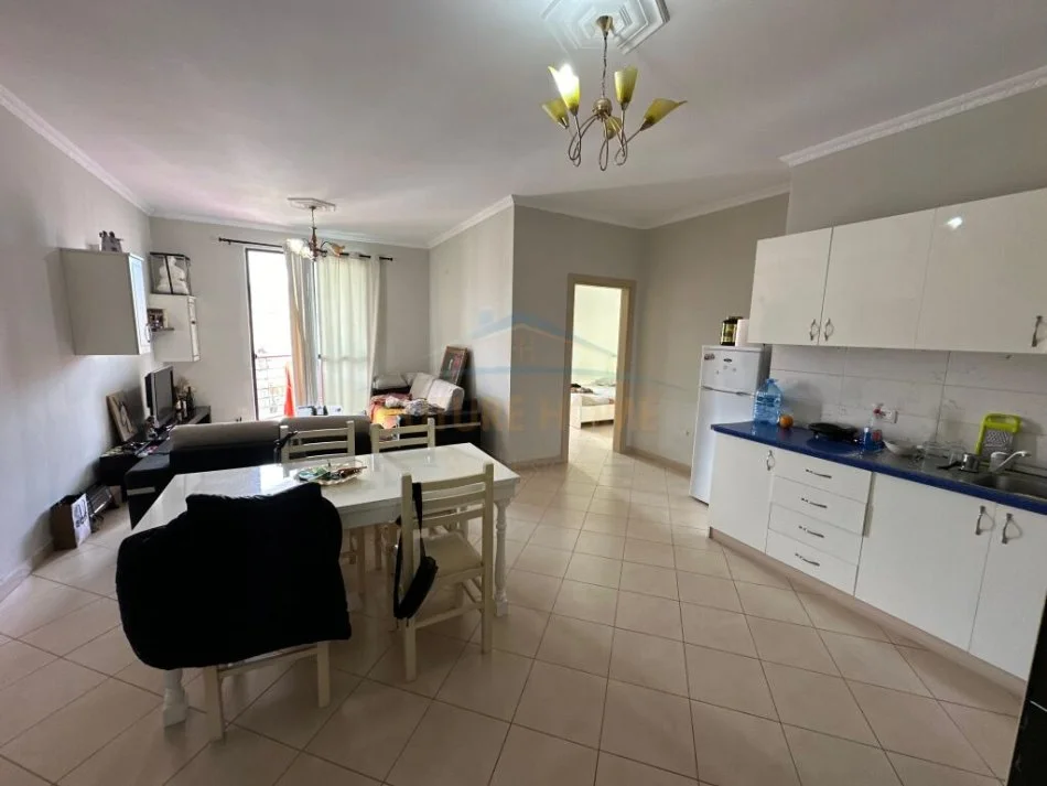 Tirane, shitet apartament 2+1+Ballkon Kati 8, 100 m² 140.000 € (Rruga Gramoz Pashko)