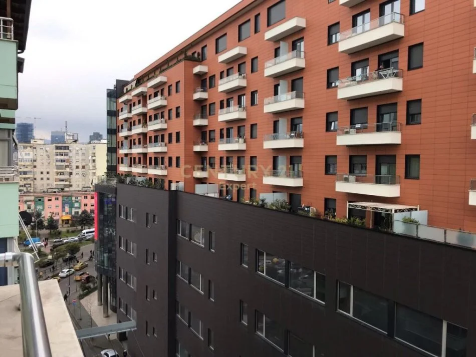 Tirane, jepet me qera apartament 1+1 Kati 6, 65 m² 650 € (Ring Center)