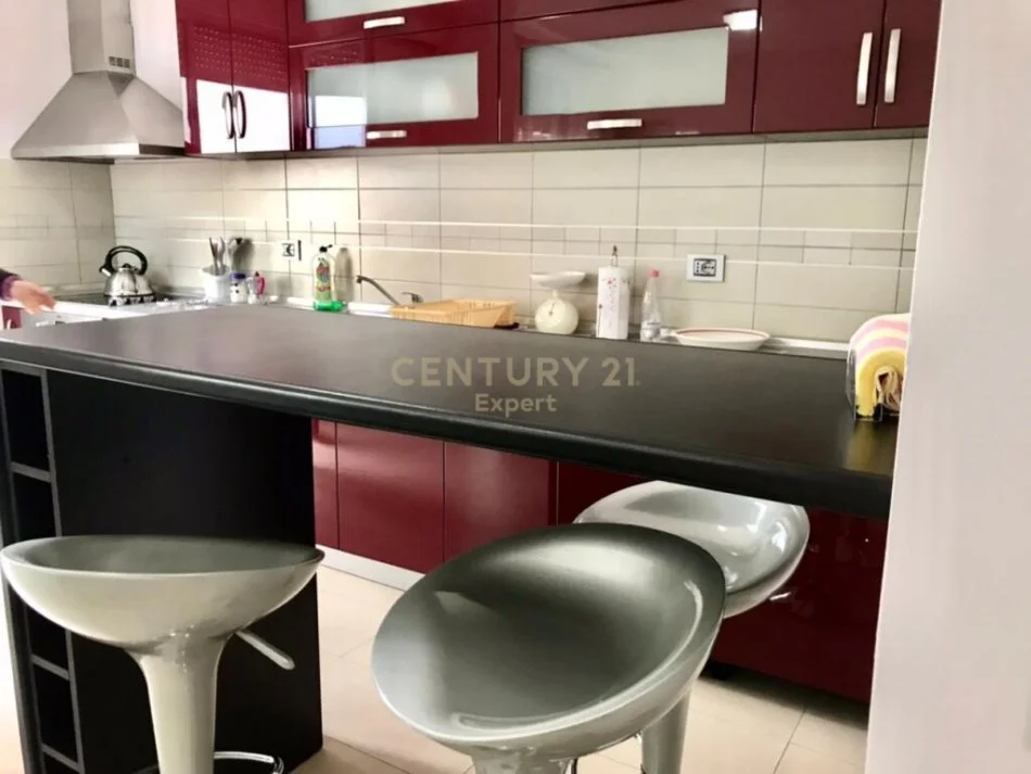 Tirane, jepet me qera apartament 1+1 Kati 6, 65 m² 650 € (Ring Center)