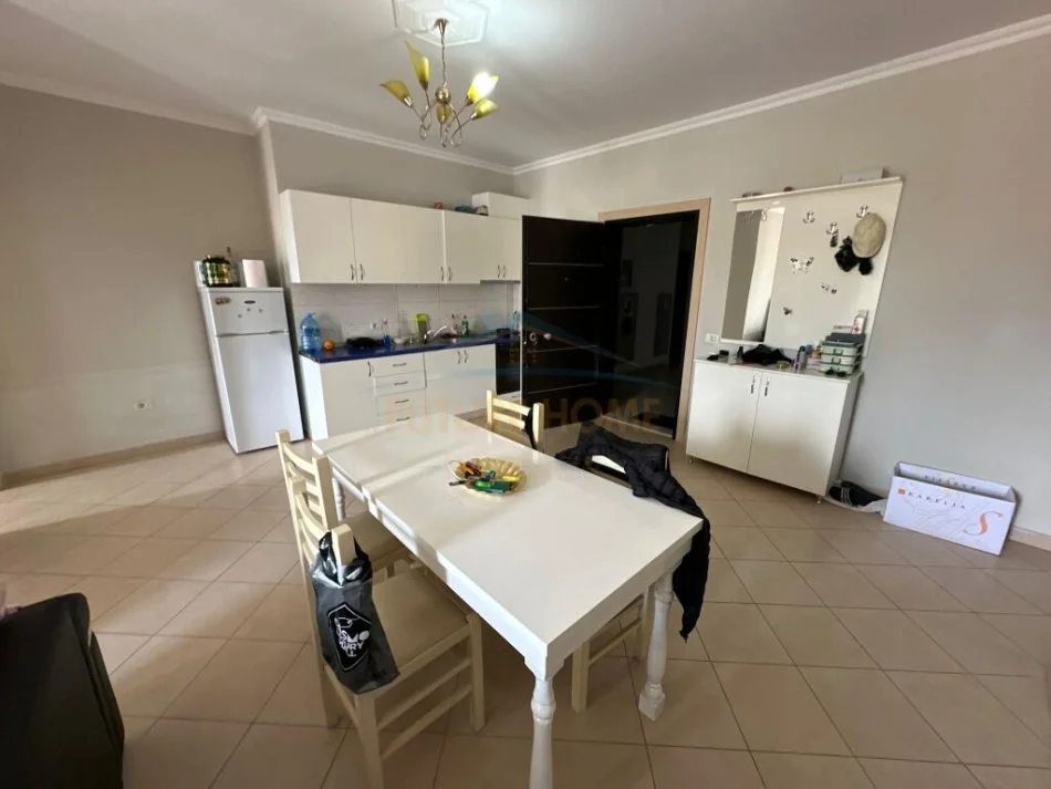 Tirane, shitet apartament 2+1+Ballkon Kati 8, 100 m² 140.000 € (Rruga Gramoz Pashko)