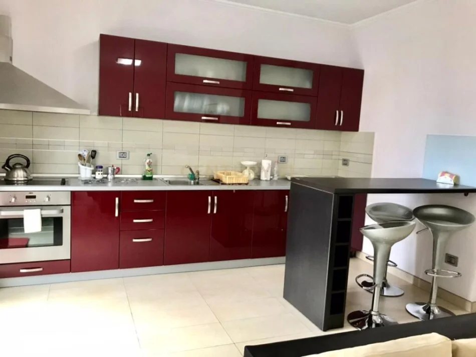 Tirane, jepet me qera apartament 1+1 Kati 6, 65 m² 650 € (Ring Center)
