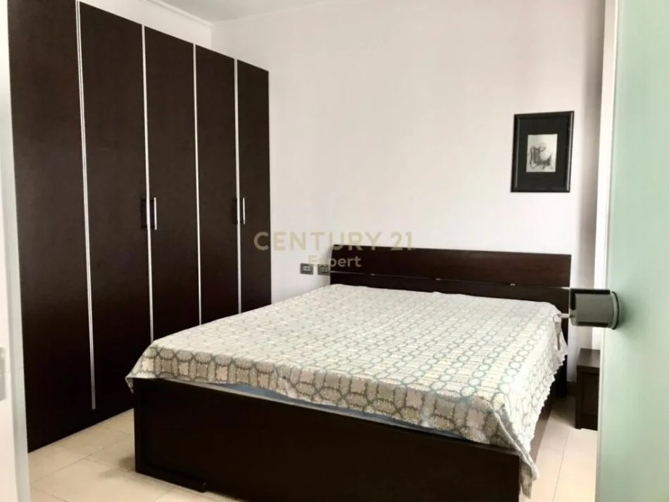 Tirane, jepet me qera apartament 1+1 Kati 6, 65 m² 650 € (Ring Center)