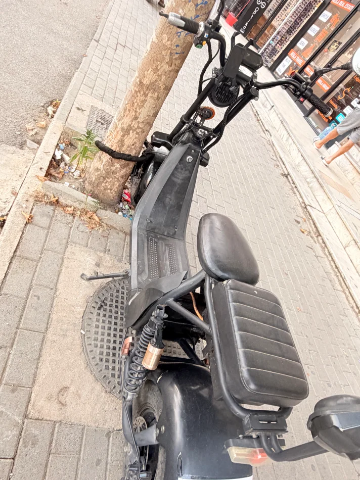 Tirane, shes skuter elektrik “CityCoco , e zeze 350 €