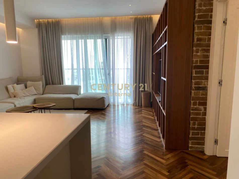 Tirane, jepet me qera apartament 2+1 Kati 13, 120 m² 2.100 € 