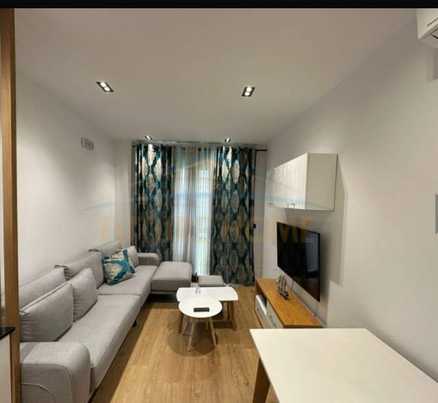 Tirane, jepet me qera apartament 1+1 Kati 1, 600 m² 650 Euro (Rezidenca Sofia)
