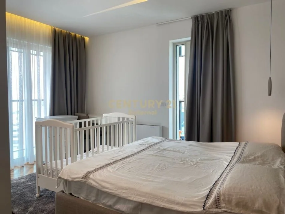 Tirane, jepet me qera apartament 2+1 Kati 13, 120 m² 2.100 € 