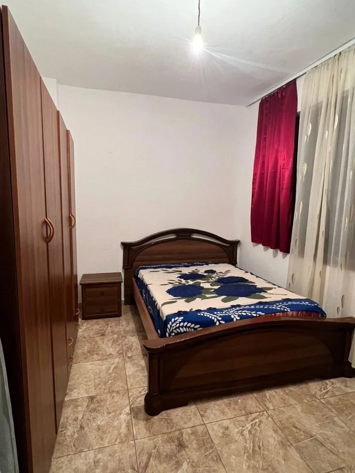 Tirane, jepet me qera shtepi 2+1 Kati 0, 50 m² 300 € (Shkolla Murat Toptani)