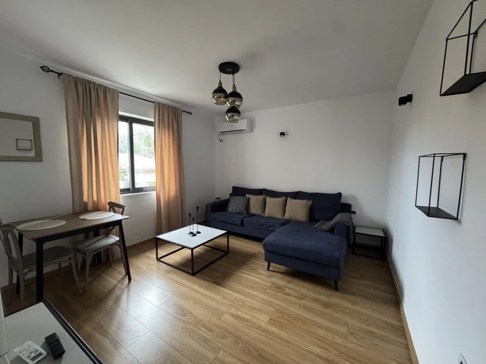 Tirane, jepet me qera apartament 1+1+Aneks Kati 2, 70 m² 650 € (Rruga Fortuzi)