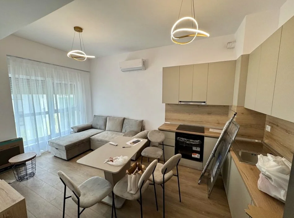 Tirane, jepet me qera apartament 1+1+Ballkon Kati 1, 55 m² 400 € (Kompleksi Kaimi , Ali Dem)