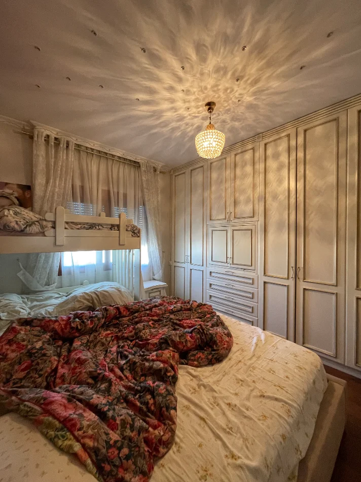 Tirane, jepet me qera apartament 1+1 Kati 5, 84 m² 700 € (Komuna e parisit)