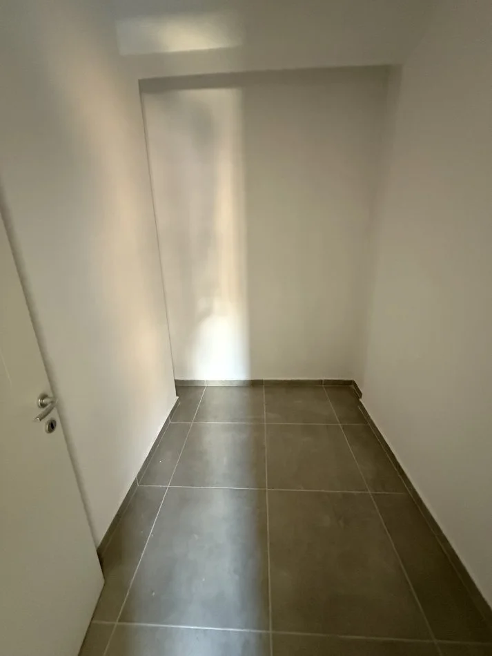 Tirane, jepet me qera apartament 1+1+Ballkon Kati 4, 80 m² 450 € (Oasis Residence)