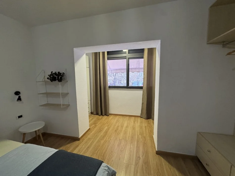 Tirane, jepet me qera apartament 1+1+Aneks Kati 2, 70 m² 650 € (Rruga Fortuzi)