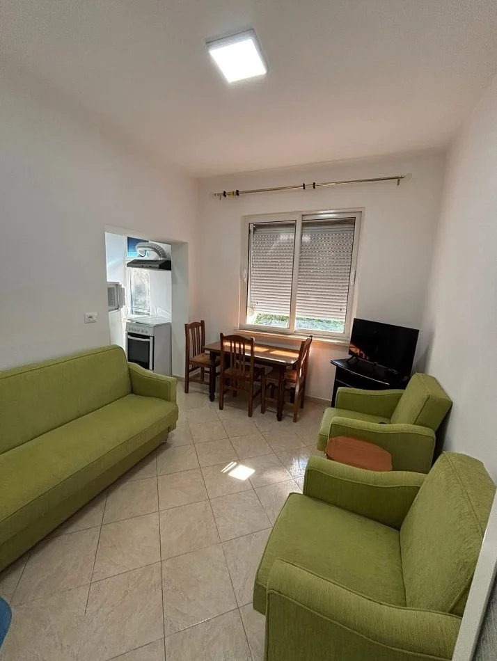 Tirane, jepet me qera apartament 2+1 Kati 4, 60 m² 600 € 