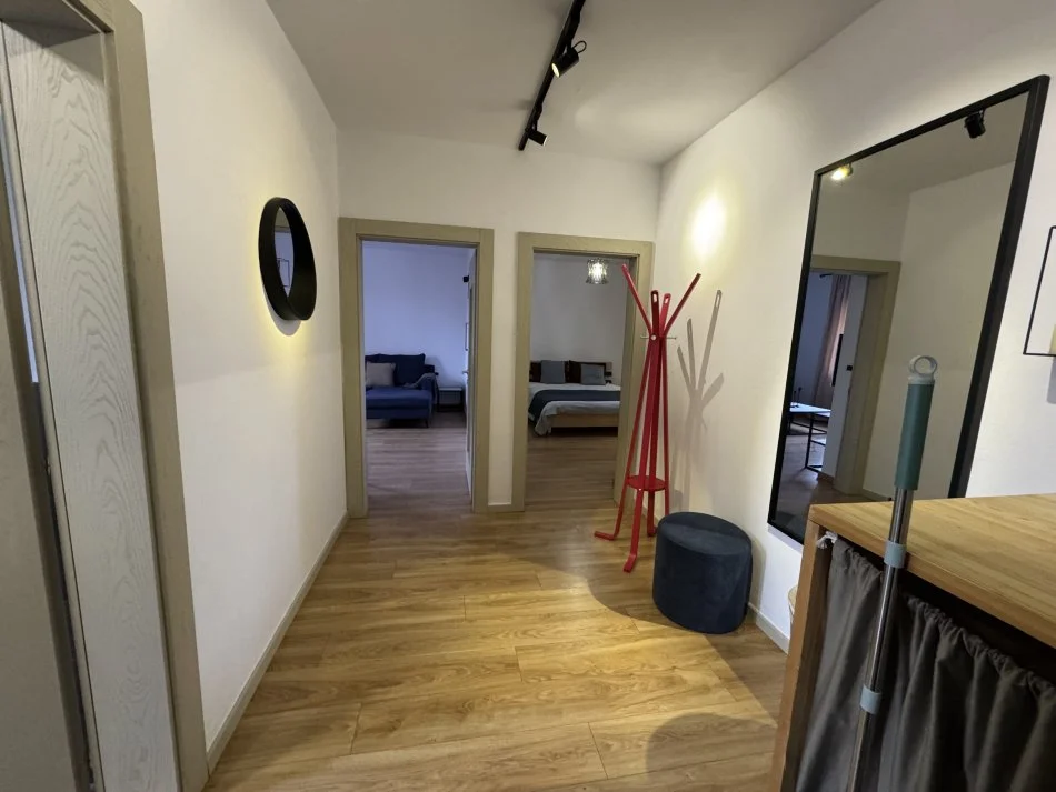 Tirane, jepet me qera apartament 1+1+Aneks Kati 2, 70 m² 650 € (Rruga Fortuzi)