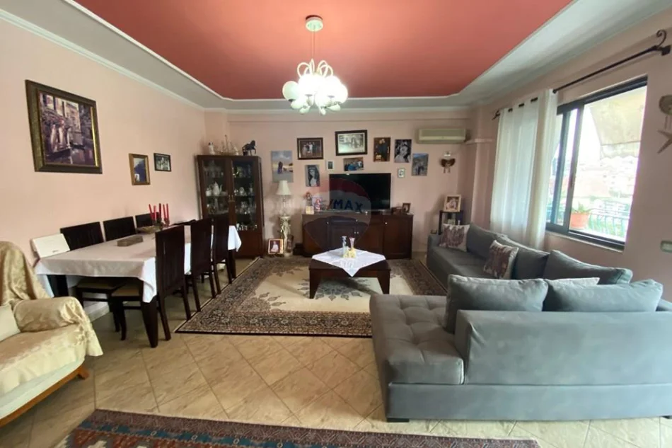 Tirane, shitet apartament 3+1 Kati 3, 141 m² 230.000 € (Kompleksi Grand)