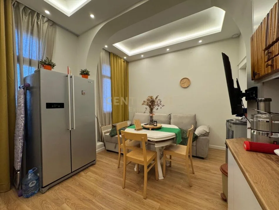 Tirane, jepet me qera apartament 2+1 Kati 3, 69 m² 800 € (Rruga e durresit)