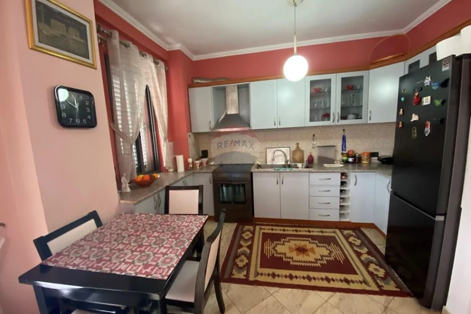 Tirane, shitet apartament 3+1 Kati 3, 141 m² 230.000 € (Kompleksi Grand)