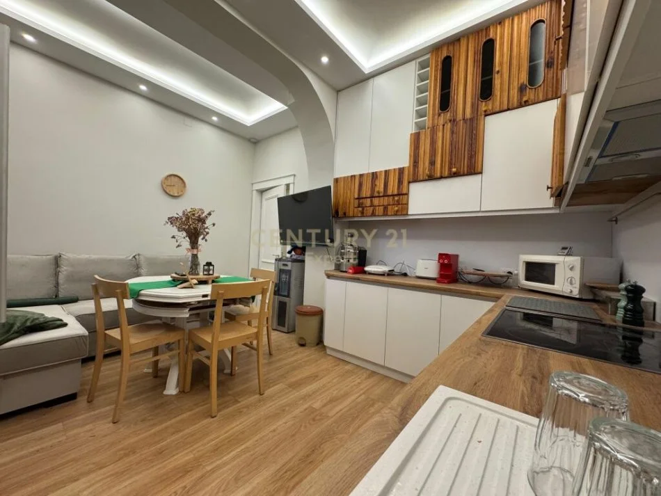 Tirane, jepet me qera apartament 2+1 Kati 3, 69 m² 800 € (Rruga e durresit)