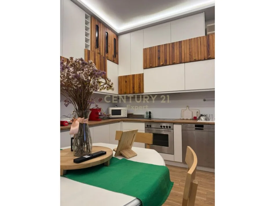 Tirane, jepet me qera apartament 2+1 Kati 3, 69 m² 800 € (Rruga e durresit)