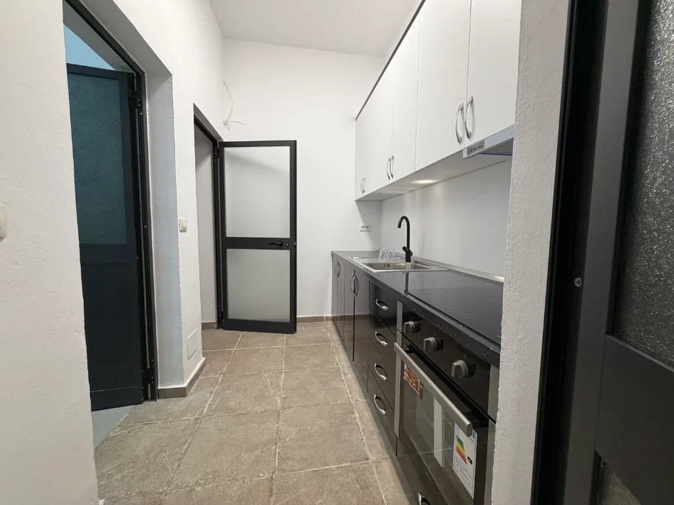 Tirane, jepet me qera apartament 1+1+Ballkon Kati 0, 75 m² 370 € (Spitali QSUT)