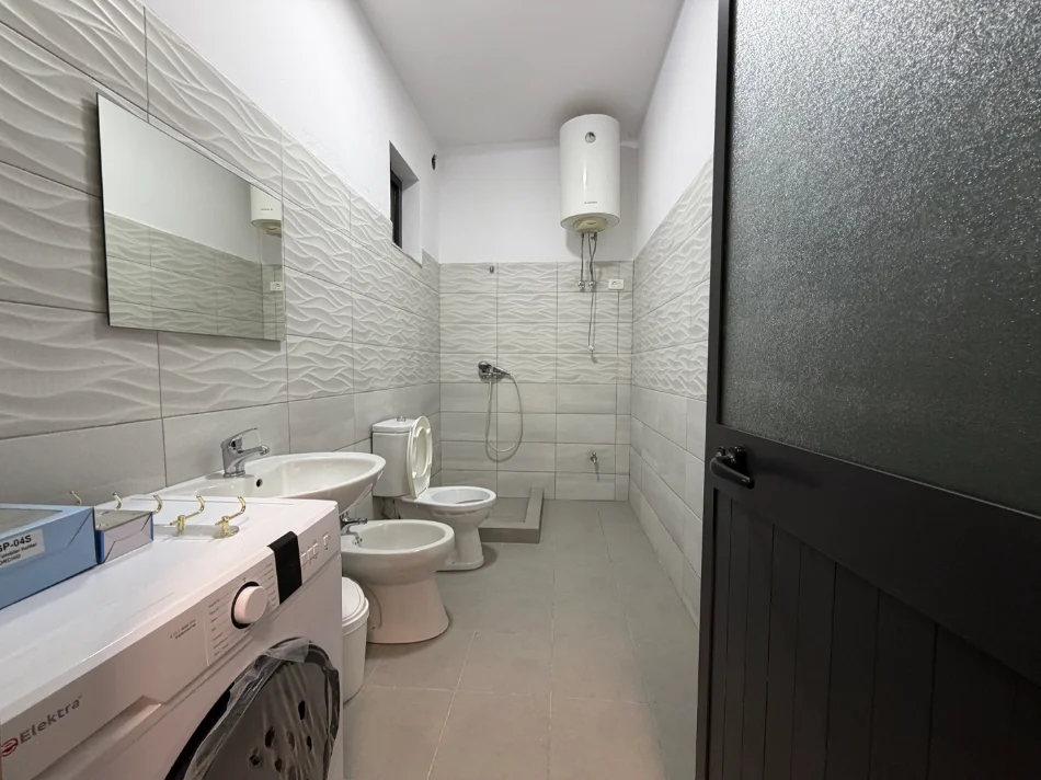 Tirane, jepet me qera apartament 1+1+Ballkon Kati 0, 75 m² 370 € (Spitali QSUT)