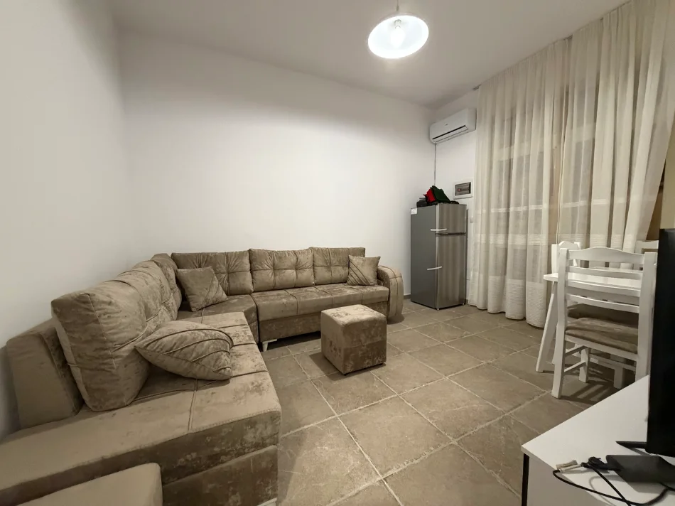 Tirane, jepet me qera apartament 1+1+Ballkon Kati 0, 75 m² 370 € (Spitali QSUT)