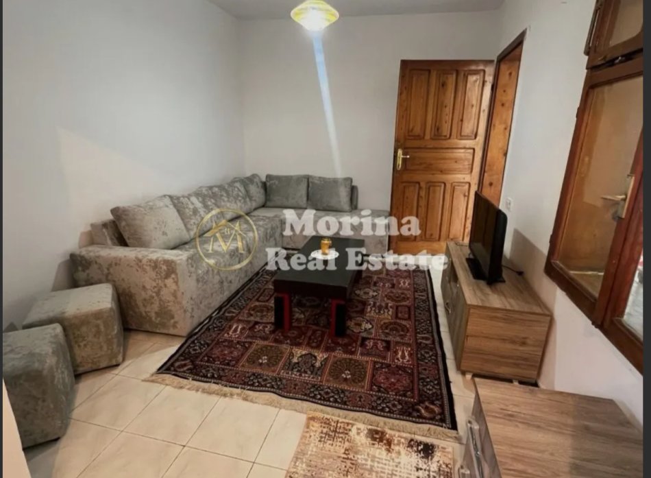 Tirane, jepet me qera apartament 1+1 Kati 1, 60 m² 400 € (Rruga e Barrikadave- Qender)