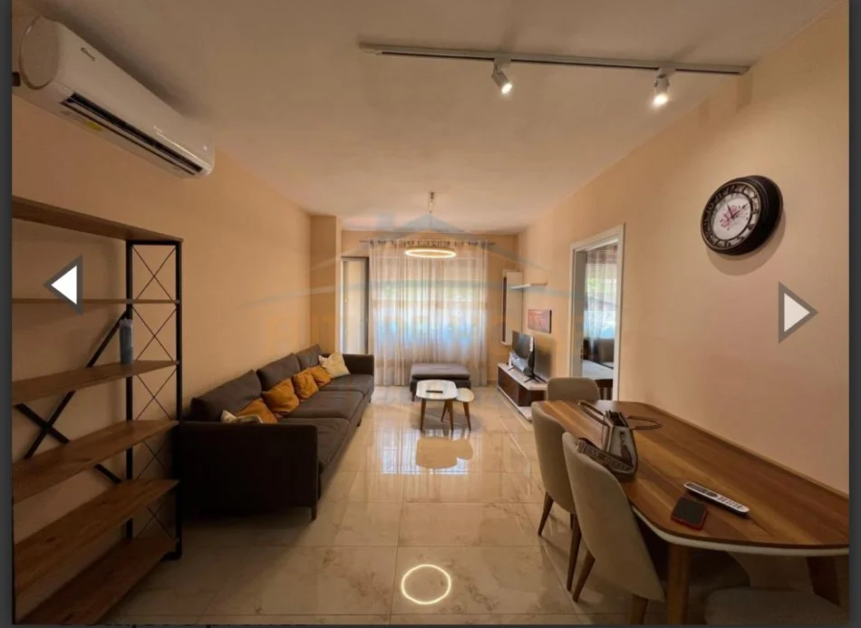 Tirane, jepet me qera apartament 2+1+Ballkon Kati 3, 80 m² 600 € (Rruga e Dibres , Kompleksi Tower Bridge)