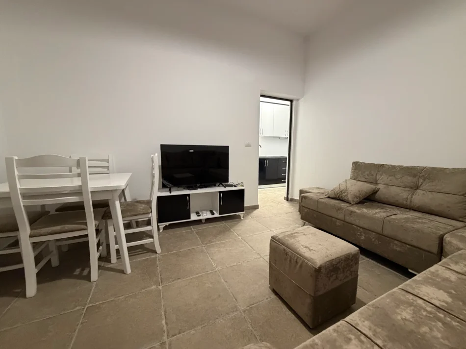 Tirane, jepet me qera apartament 1+1+Ballkon Kati 0, 75 m² 370 € (Spitali QSUT)