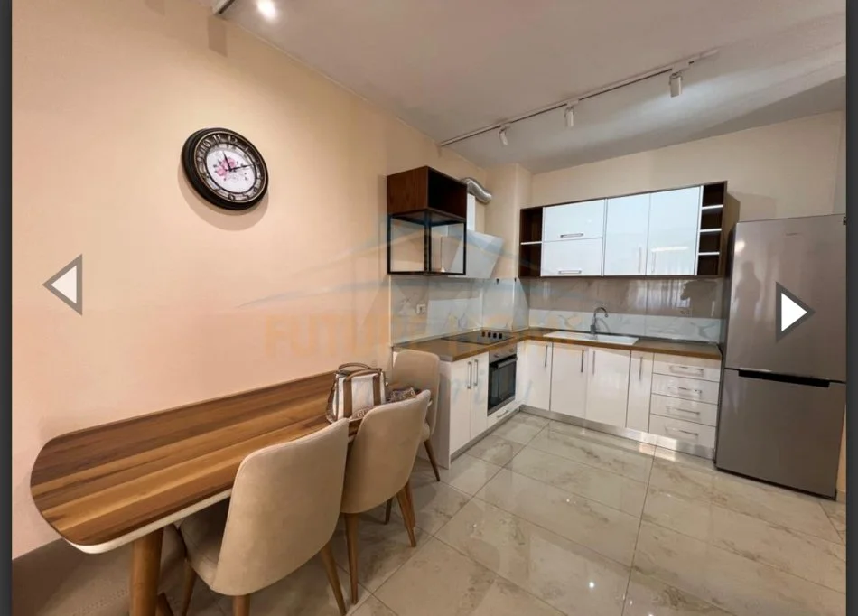 Tirane, jepet me qera apartament 2+1+Ballkon Kati 3, 80 m² 600 € (Rruga e Dibres , Kompleksi Tower Bridge)
