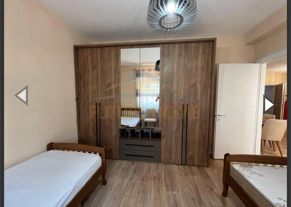 Tirane, jepet me qera apartament 2+1+Ballkon Kati 3, 80 m² 600 € (Rruga e Dibres , Kompleksi Tower Bridge)