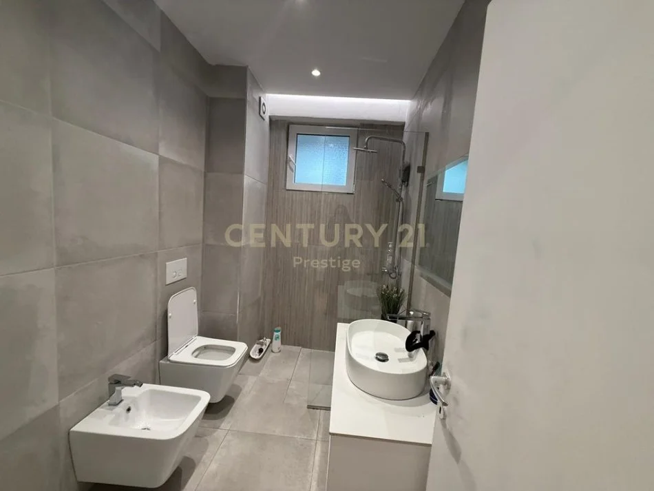 Tirane, shitet apartament 2+1 Kati 4, 125 m² 250.000 € 