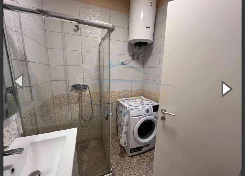 Tirane, jepet me qera apartament 2+1+Ballkon Kati 3, 80 m² 600 € (Rruga e Dibres , Kompleksi Tower Bridge)