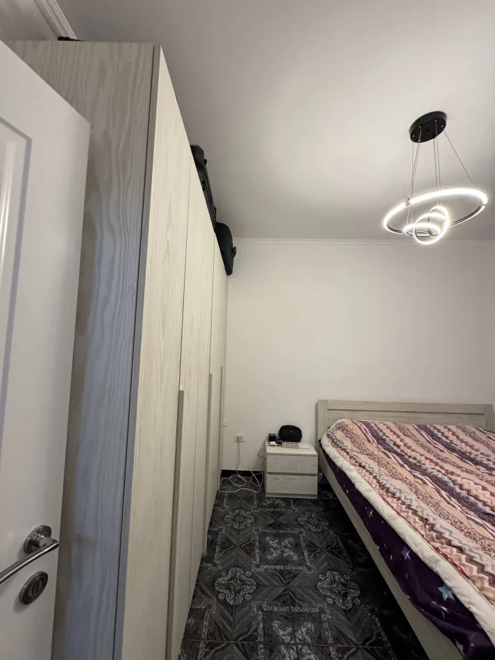 Tirane, jepet me qera apartament 2+1+Ballkon Kati 3, 90 m² 500 € (Rruga e Kavajes)
