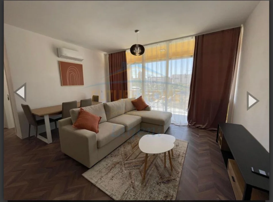 Tirane, jepet me qera apartament 2+1+Ballkon Kati 3, 600 € (Stacioni i Trenit)
