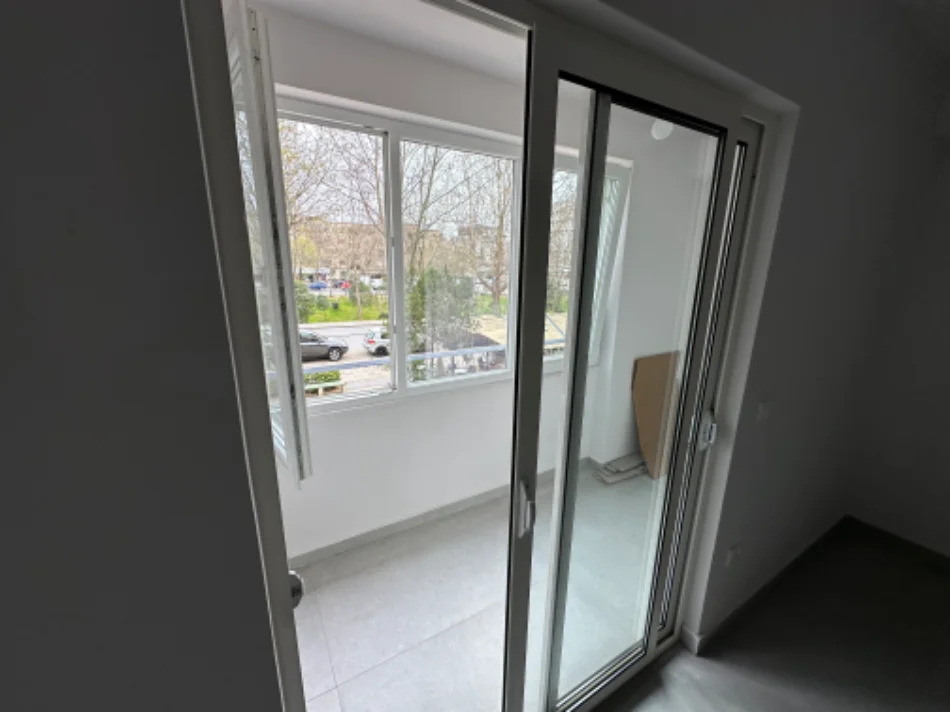 Tirane, jepet me qera zyre Kati 2, 103 m² 1.200 € (Brryl perballe Maternitetit te Ri)