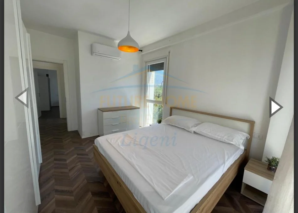 Tirane, jepet me qera apartament 2+1+Ballkon Kati 3, 600 € (Stacioni i Trenit)