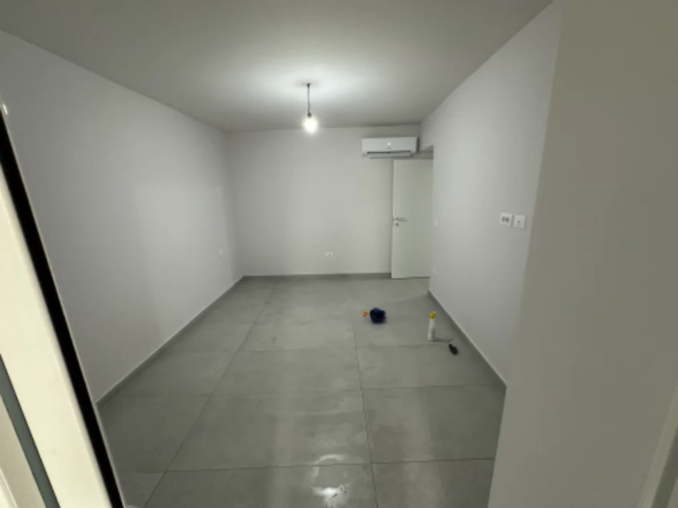 Tirane, jepet me qera zyre Kati 2, 103 m² 1.200 € (Brryl perballe Maternitetit te Ri)