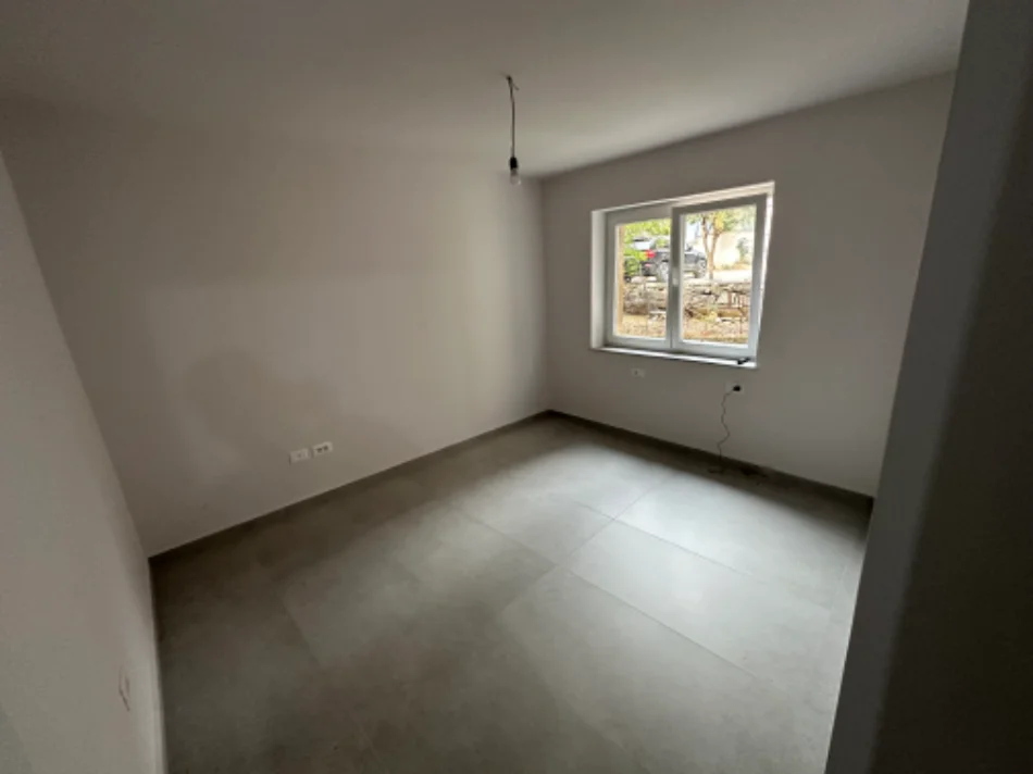 Tirane, jepet me qera zyre Kati 2, 103 m² 1.200 € (Brryl perballe Maternitetit te Ri)