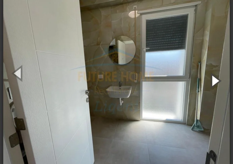 Tirane, jepet me qera apartament 2+1+Ballkon Kati 3, 600 € (Stacioni i Trenit)