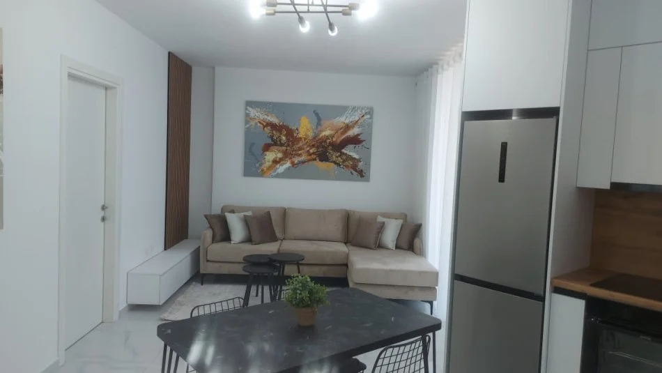 Tirane, jepet me qera apartament 1+1+Ballkon Kati 7, 66 m² 470 € (Yzberisht perballe Grand Gallery)