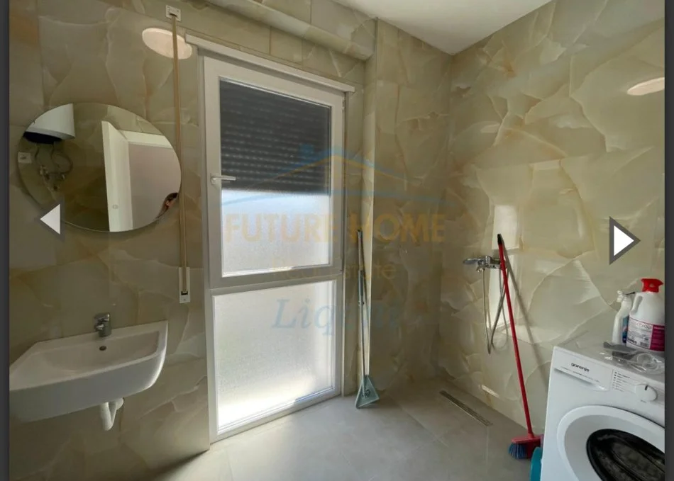 Tirane, jepet me qera apartament 2+1+Ballkon Kati 3, 600 € (Stacioni i Trenit)