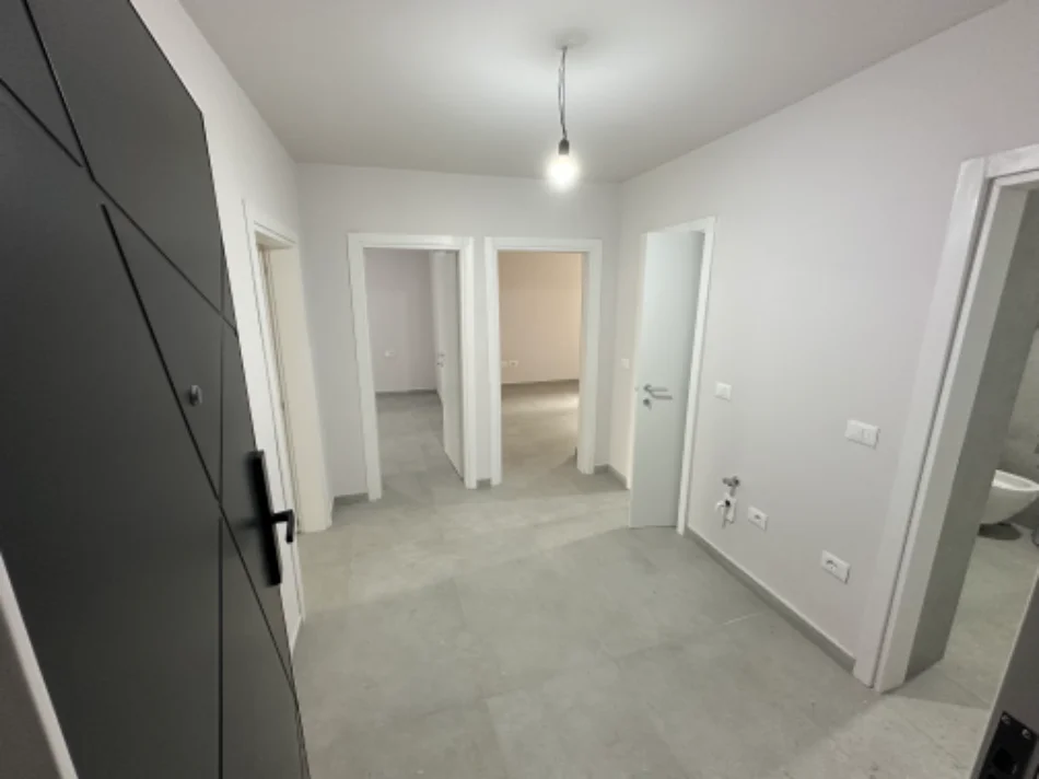 Tirane, jepet me qera zyre Kati 2, 103 m² 1.200 € (Brryl perballe Maternitetit te Ri)