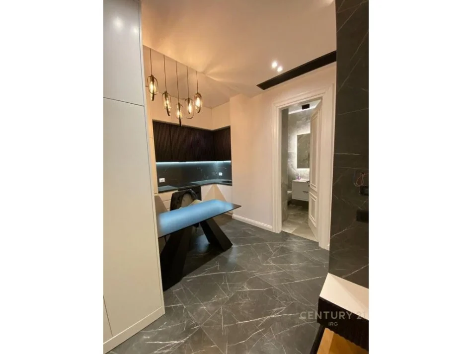 Tirane, jepet me qera apartament 1+1+Ballkon Kati 5, 70 m² 1.000 € 